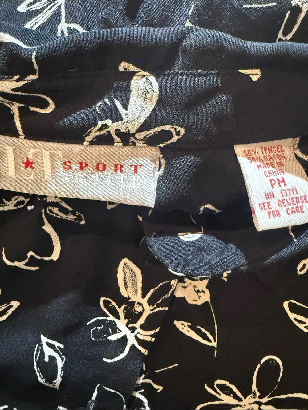 L.T. Sport Floral Button Front Blouse PM Petite Medium - Picture 4 of 5